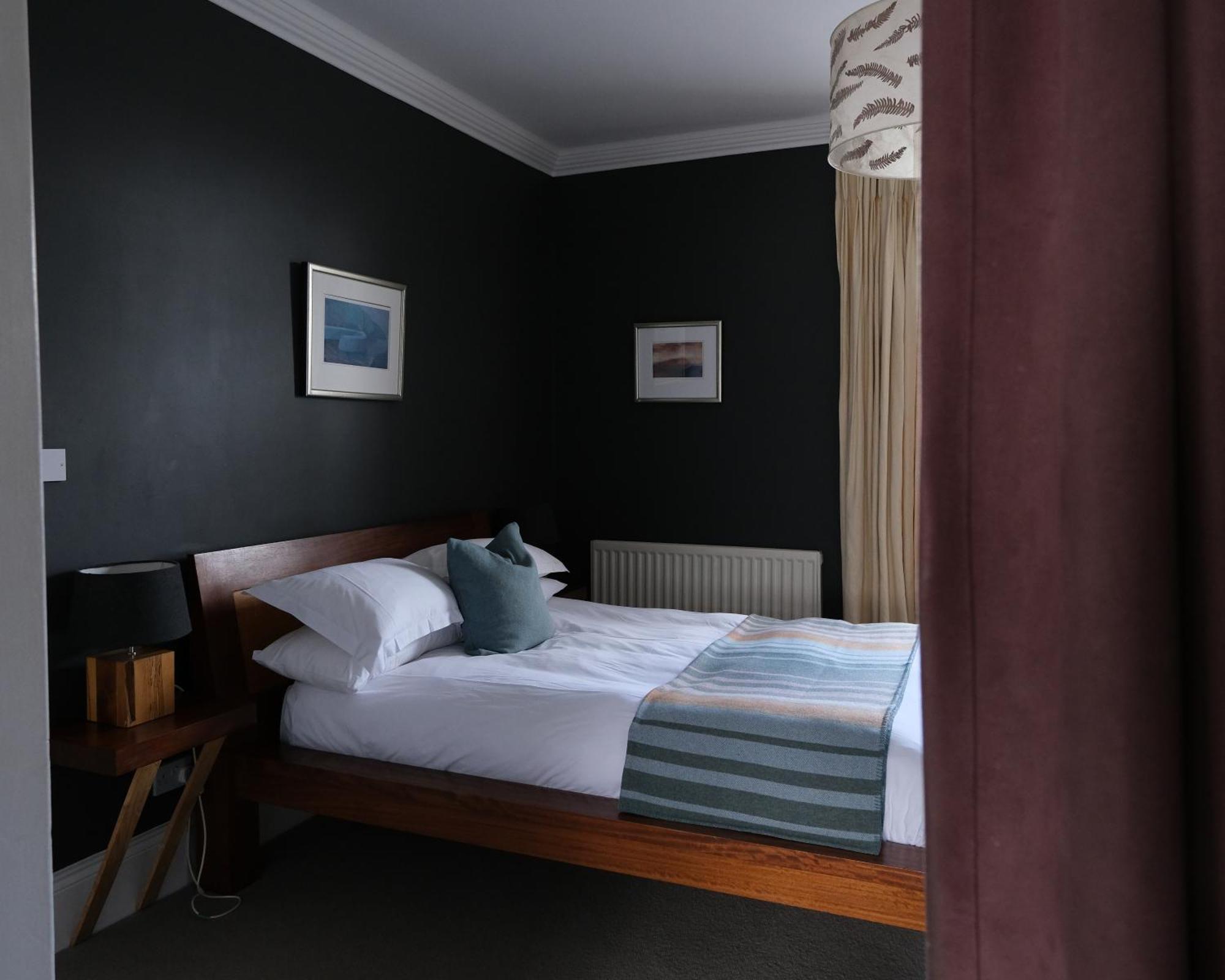 Hotel Llys Meddyg Newport  Esterno foto