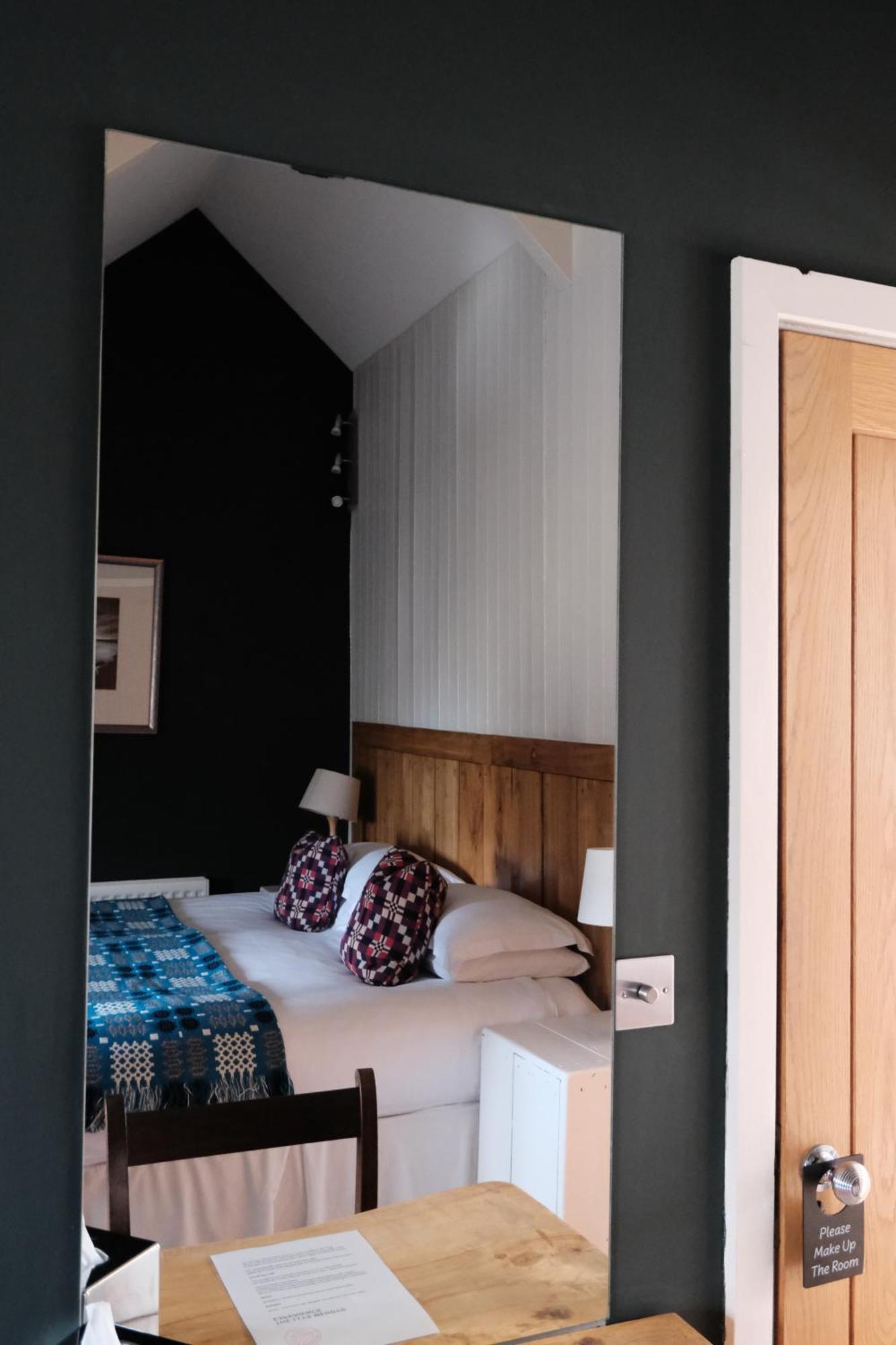 Hotel Llys Meddyg Newport  Esterno foto